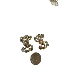 Bold Vintage Gold-Tone Pearl & Rhinestone Clip-On Earrings